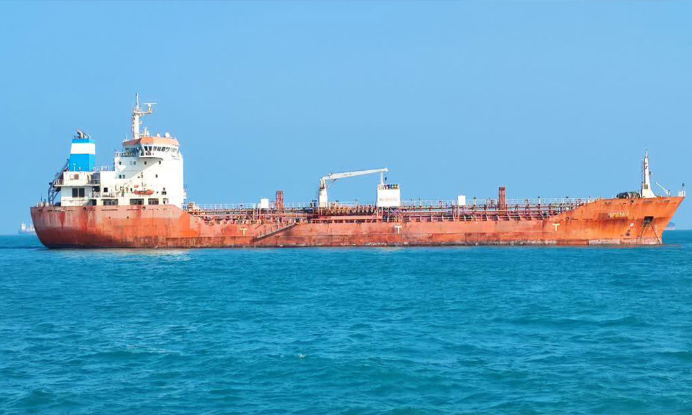 توقیف نفتکش خارجی  حامل ۱۱ میلیون لیتر سوخت قاچاق در خلیج فارس