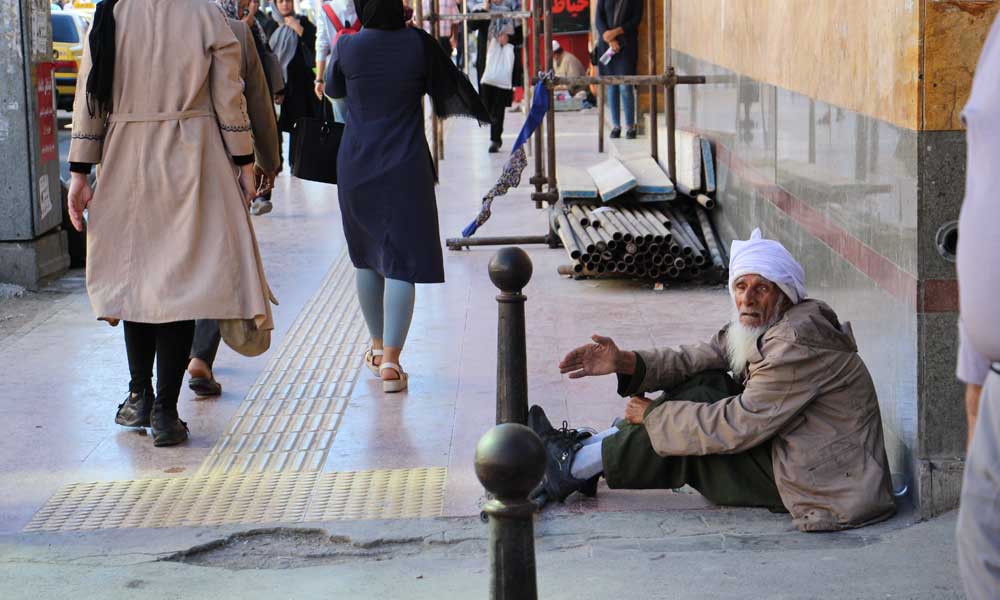 پول بادآورده در جیب متکدیان