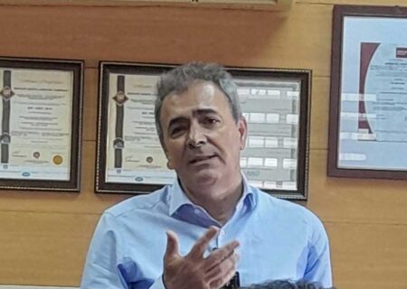 مسئولان در بهره ‌برداری کامل کارخانه جدید ما را یاری دهند