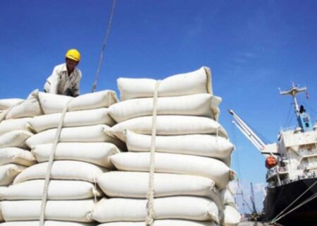 ۷۶ هزار تُن برنج دپو شده  در بندر شهیدرجایی در حال ترخیص است