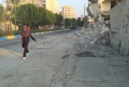 دانش آموزان سرفه زنان از وسط خیابان به مدرسه می روند