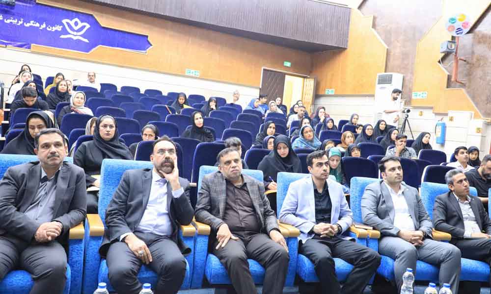 سکان هدایت نیروگاه اتمی سیریک به دست دانش آموزان بندرعباس