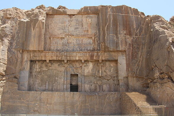 تکذیب ریزش سقف آرامگاه اردشیر دوم در تخت جمشید