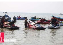 به مناسبت هفته بسیج مانور دریایی جت اسکی سواران هرمزگان از بندرعباس تا جزیره هرمز
