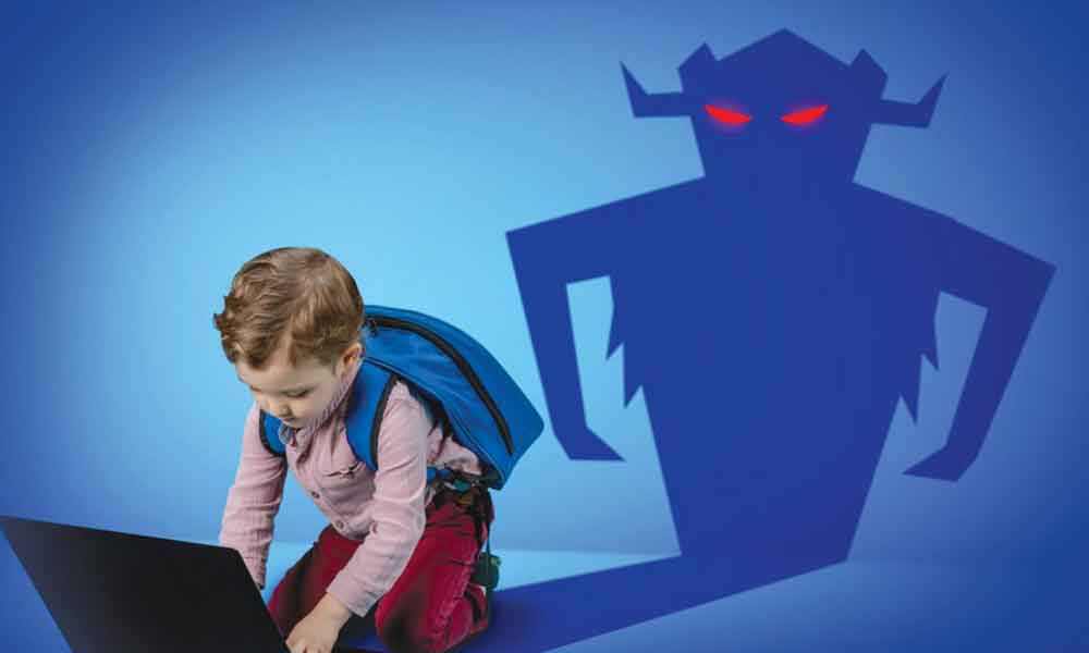فضای مجازی، زمین بازی خطرناک برای کودکان بی‌دفاع