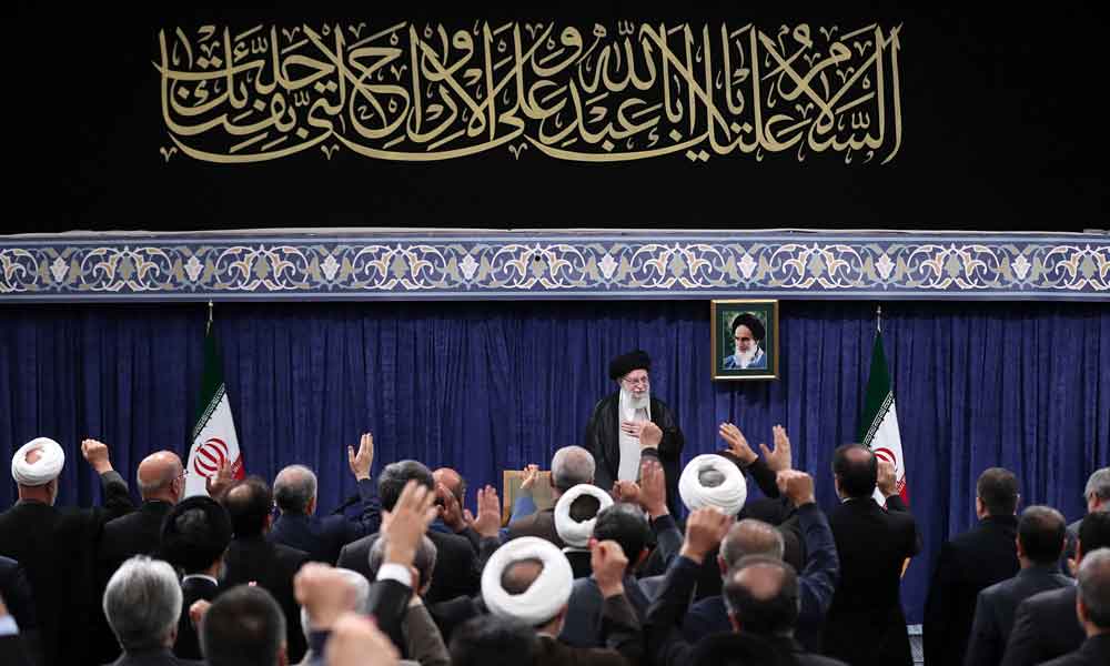 مسئولان باید با قوت و روحیه کامل به کار خود ادامه دهند