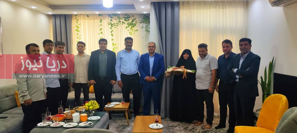 دیدار مدیرعامل نیروگاه برق خلیج فارس با خانواده شهید موسی غلام‌نژاد
