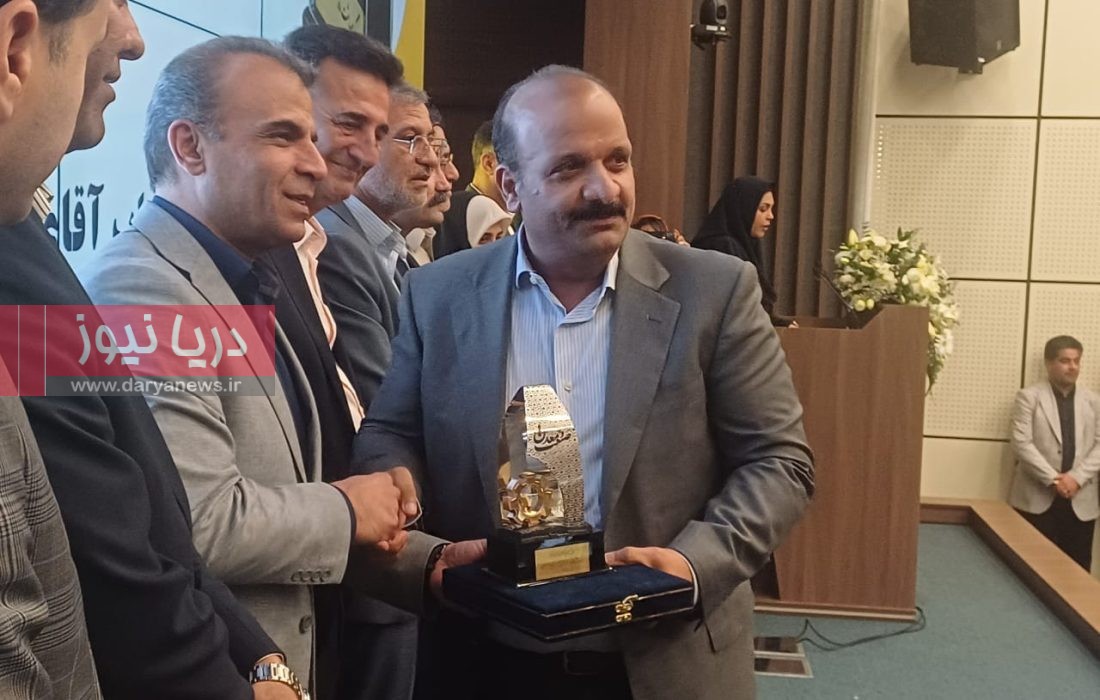 تجلیل از شرکت آرد فدک رودان به عنوان واحد صنعتی نمونه هرمزگان