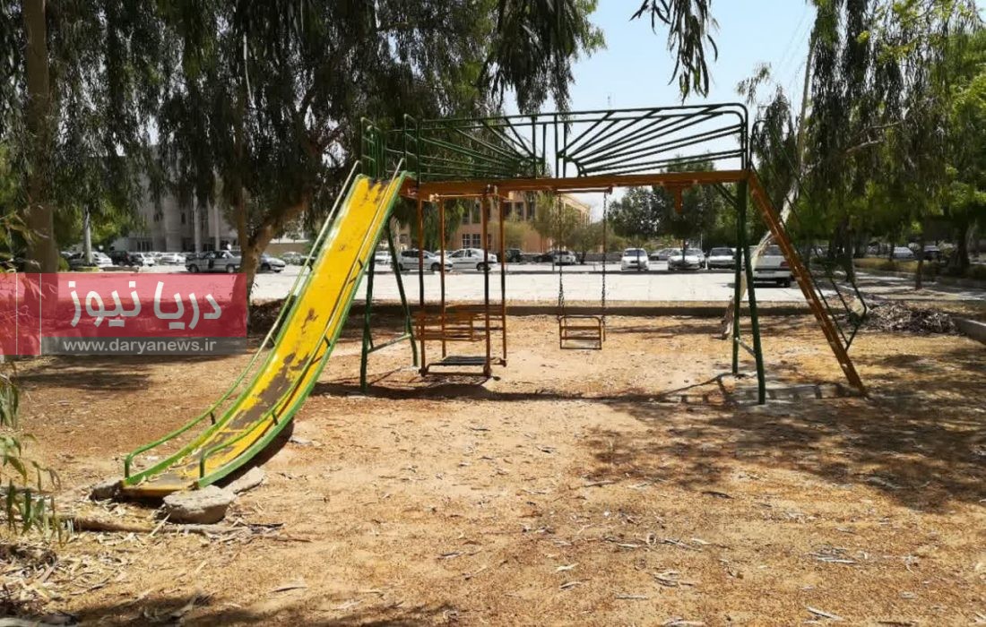 کودکان در انتظار فضای بازی استاندارد