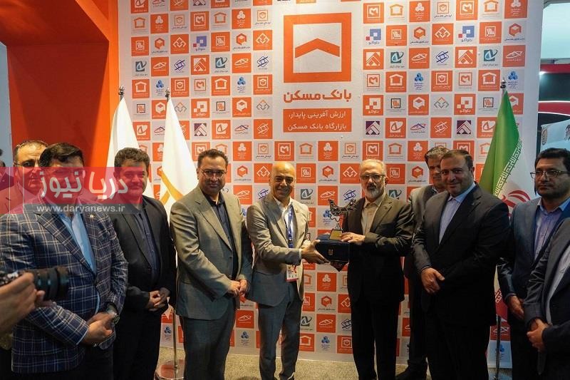 پرنده «تندیس کیش اینوکس ۲۰۲۵» بر شانه‌های بانک مسکن نشست