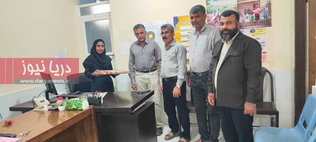 تقدیر از بهورز نمونه بخش قلعه قاضی