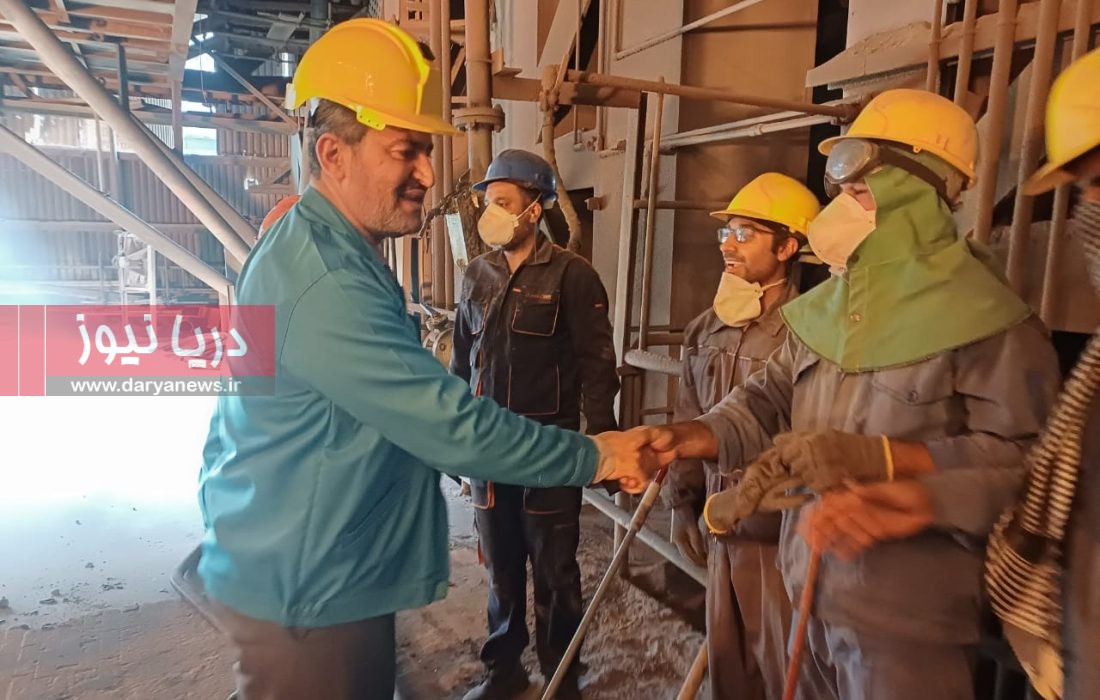 نباید به حقوق و رفاهیات کارگران بی‌توجهی شود