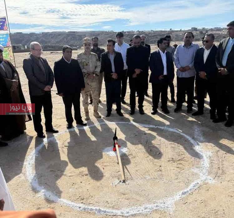 کلنگ هنرستان دخترانه شهر طبل  در قشم به زمین زده شد