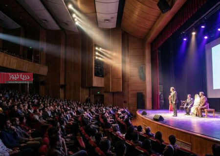 جادوی زنده روی صحنه: راهنمای جامع خرید بلیط تئاتر و داغ‌ترین اجراهای فصل